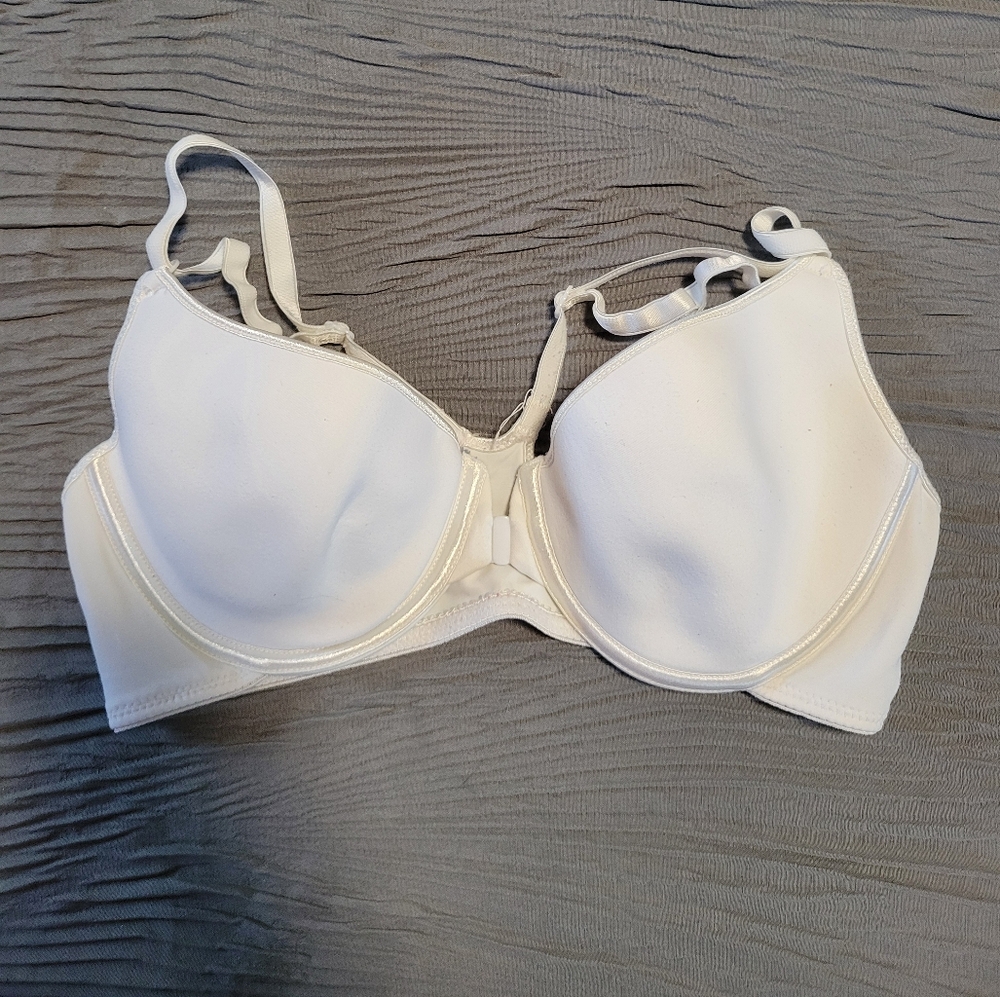 Vassarette Women's White Underwire Bra with Front Clasp